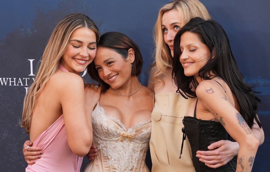 Madelyn Cline (l-r), Chase Sui Wonders, Sarah Pidgeon und Gabbriette Bechtel sind im Remake von „Ich weiß, was du letzten Sommer getan hast“ dabei.