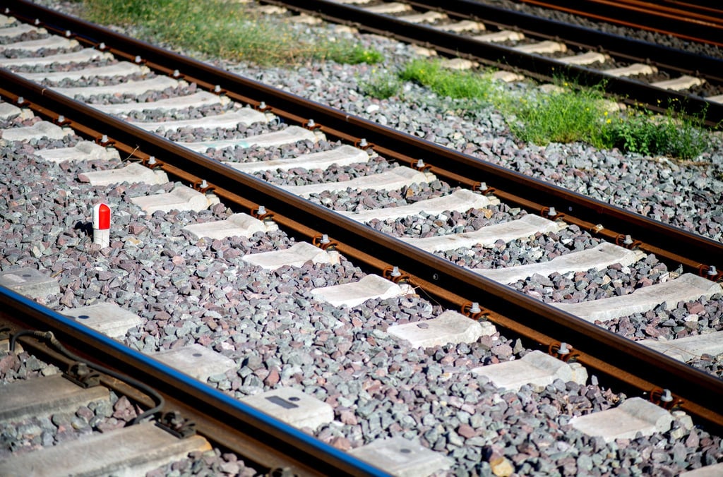 Wegen kaputter Bahnschwellen war die Strecke gesperrt. (Archivbild)