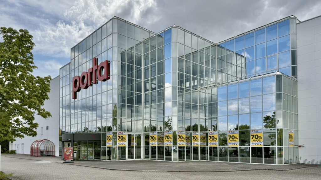 Das Porta-Möbelhaus in Dessau gehört nun zu XXXLutz.