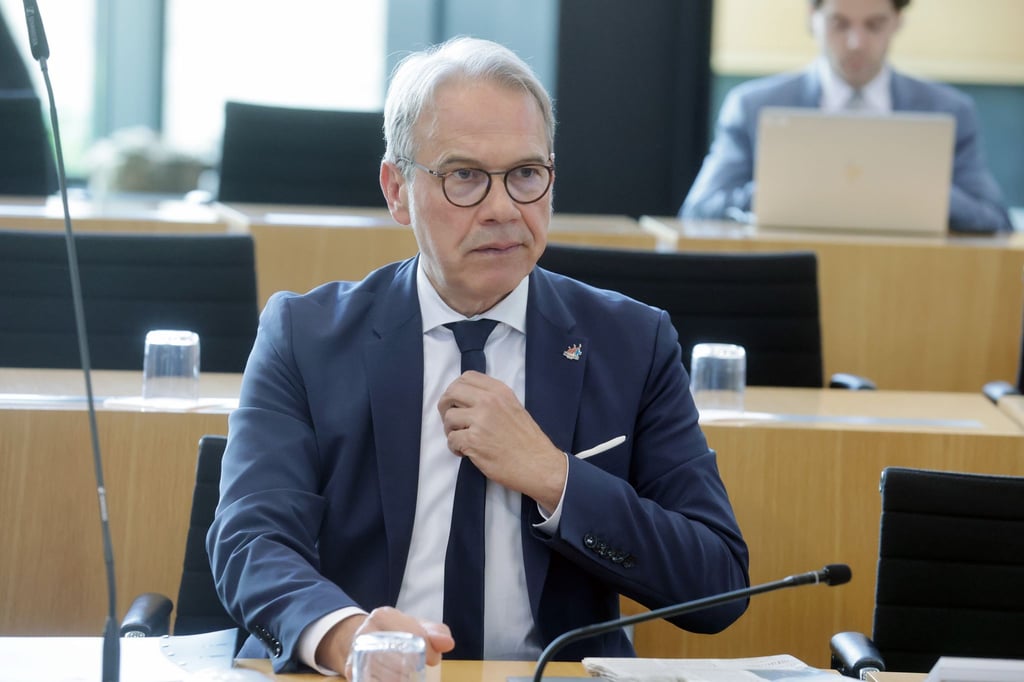 Angesichts Anfeindungen gegen Kommunalpolitiker wird Kritik an Thüringens Innenminister Georg Maier laut. (Archivbild)
