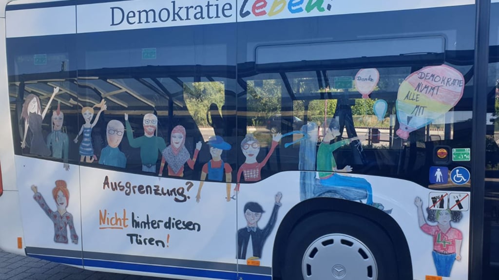 Der Demokratiebus ist wieder in Genthin unterwegs.