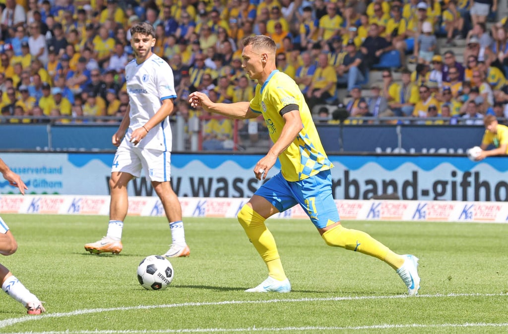 Sven Köhler gehört bei den Niedersachen zu den absoluten Leistungsträgern (im Hintergrund des Fotos ist FCM-Akteur Abu-Bekir El-Zein zu sehen).