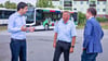 Landrat Patrick Puhlmann (von links) im Austausch mit Unternehmer Peter Krüger und Bürgermeister Andreas Brohm.