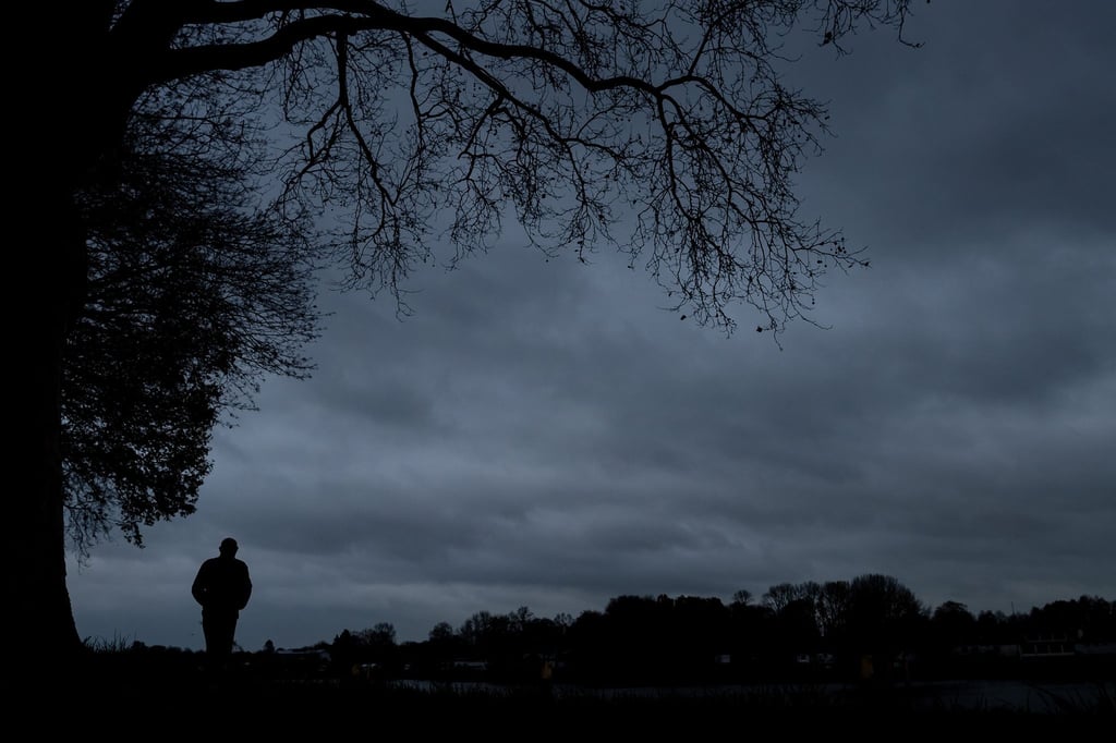 Nur noch graue Wolken? Im Alter leiden viele Menschen - auch unbewusst - unter Depressionen.