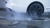 Selber waschen statt Waschanlage: Mit einem Hochdruckreiniger lässt sich das Auto gründlich reinigen.