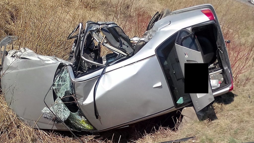 Ein Auto überschlug sich bei einem Unfall auf der L151 nahe Eisleben.