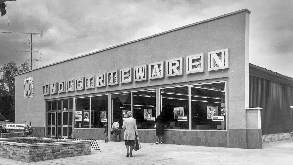 So sah die Industriewaren-Kaufhalle – von den Gommeranern „Indus“ genannt – in den Anfangsjahren aus, ehe sie abgerissen, neugebaut und in „Kaufhaus am Markt“ umbenannt wurde.