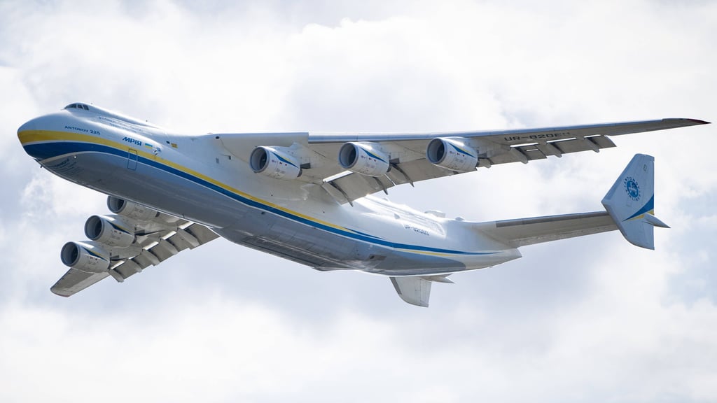 Die AN-225 galt als größtes Flugzeug der Welt.