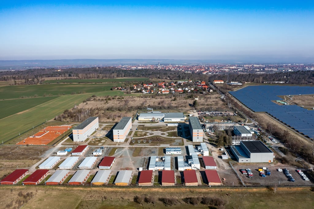 Asylsuchende werden ab 2026 in der ZASt Halberstadt (unser Bild) und in Stendal untergebracht.