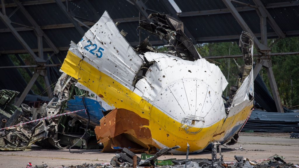 Die Antonov AN-225 war das größte Flugzeug der Welt. Sie wurde bei einem russischen Angriff im Jahr 2022 zerstört.
