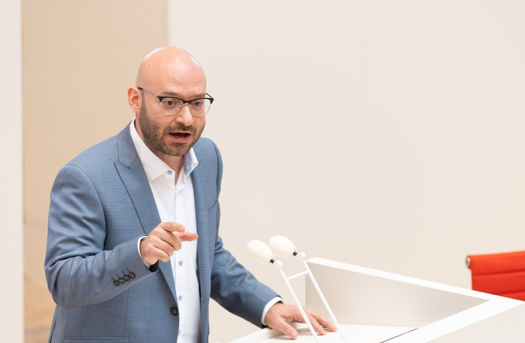 Brandenburgs Innenminister René Wilke (parteilos) äußert sich zur Forderung der AfD, die Hochstufung als gesichert rechtsextrem zu veröffentlichen.