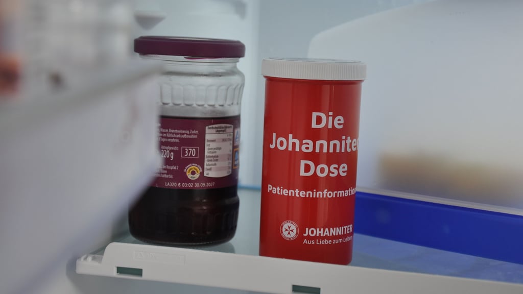Neben der Marmelade steht sie gut: Die Johanniter-Dose wird im Kühlschrank aufbewahrt.