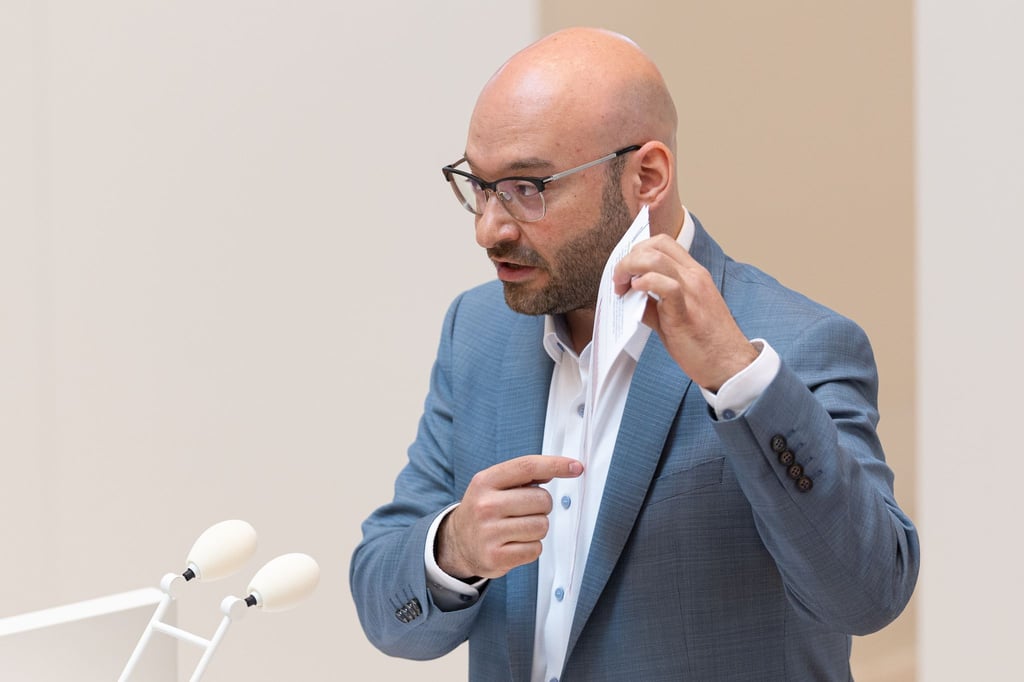 Brandenburgs Innenminister René Wilke (parteilos) äußert sich in einer Debatte über Antisemitismus.