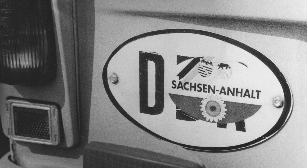 Noch lebt die DDR, aber viele bereiten sich schon auf die Zukunft vor.