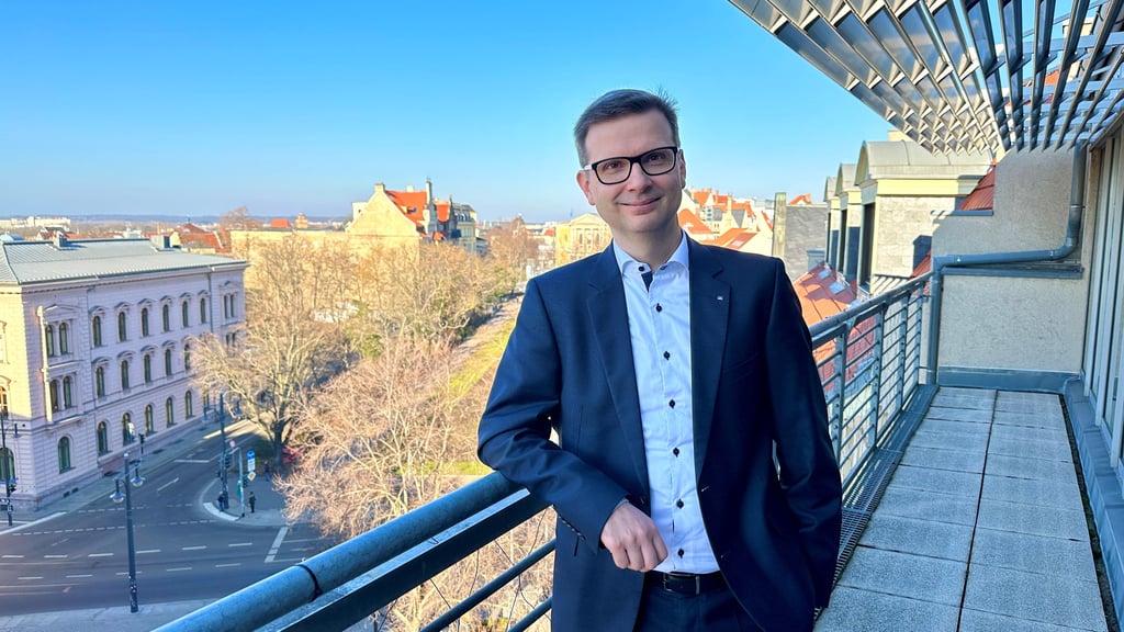 Sascha Gläßer ist Vorstandschef der Volksbank Halle und ehrenamtlich Präsident der Industrie- und Handelskammer Halle-Dessau