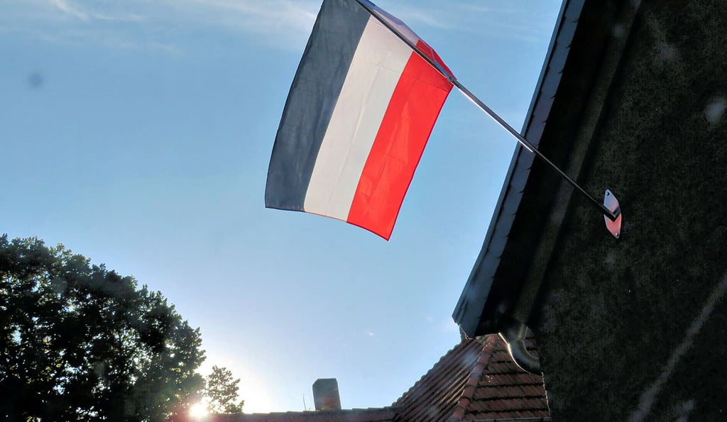 Die Flagge des Kaiserreichs weht über so manchem altmärkischen Gehöft.