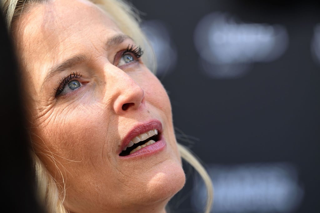 In der Verfilmung des gleichnamigen Buches „Der Salzpfad“ von Raynor Winn begeistert Gillian Anderson mit ihrer beeindruckenden Schauspielleistung. (Archivbild)