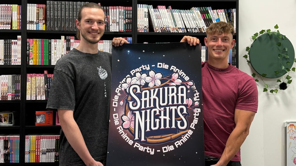 Mirko Woitzik (links) und Julius Groth aus Magdeburg-Rothensee sind eigentlich Handwerker, bringen jetzt aber das Event "Sakura Nights", also Anime-Partys in den Studentenklub Kiste.