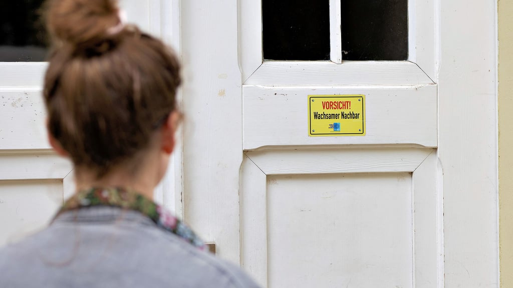 Nachstellen in der Nachbarschaft: Paulina aus Halle zeigte Stalking und sexuelle Belästigung an. Obwohl sie sich wehrt, leidet sie weiter unter ihrem Stalker.