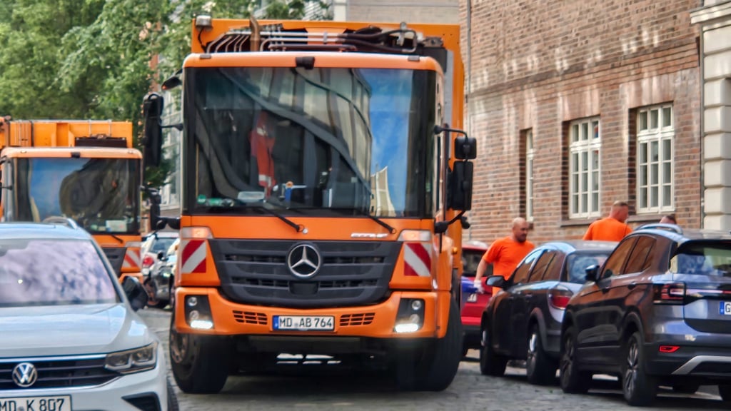 Jüngst mussten Mitarbeiter des Städtischen Abfallwirtschaftsbetriebs in Magdeburg zu einem Sondereinsatz in der Leibnizsraße ausrücken.