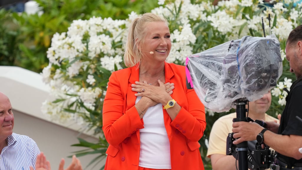 Kürzlich hat Andrea Kiewel im ZDF-Fernsehgarten ihre Verlobung bekanntgegeben.