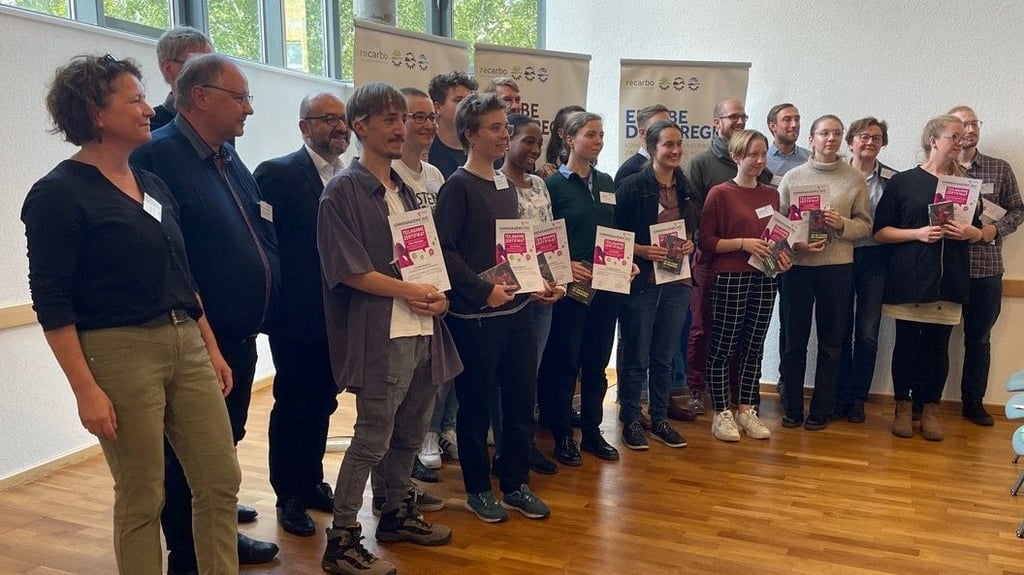 Abschluss der 19. Sommerakademie der Kulturstiftung Hohenmölsen 2022: Nach der Abschlussveranstaltung gab es noch ein Erinnerungsfoto mit allen Teilnehmern.