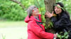 Naturkurs in Magdeburg: Bäume umarmen, Knospen probieren – bei einem VHS-Spaziergang geht’s mit allen Sinnen durch den Wald.