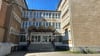 Die Grundschule Bertolt-Brecht-Straße in Magdeburg kämpft mit Vorurteilen. Ein hoher Anteil an Seiteneinsteigern im Lehrpersonal sowie viele Kinder mit Migrationshintergrund schrecken manche Eltern ab. 
