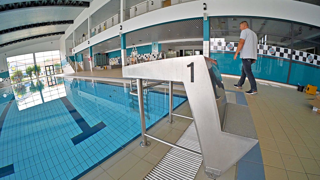 In der Schwimmhalle ist bereits auf LED umgerüstet. Das soll mittelfristig Energiekosten sparen.