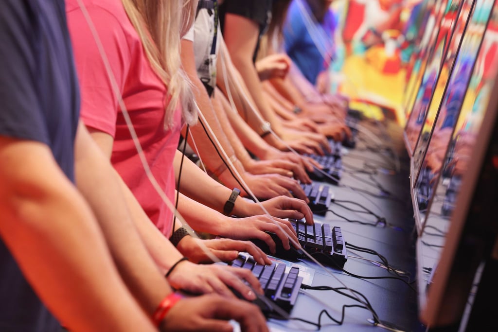 Es darf gezockt werden: Gamescom-Besucher probieren neue Spiele aus.