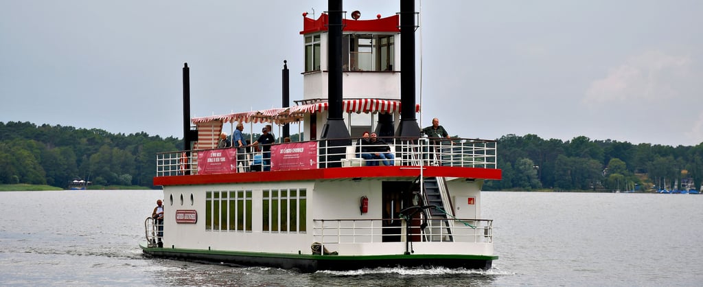 Das Schiff Queen Arendsee auf einer Tour mit Gästen an Bord. Diese sind nun wieder möglich.