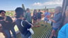 Die Teilnehmer des ersten internationalen Workcamps an der KZ-Gedenkstätte Lichtenburg nach der Corona-Pause unternahmen im vergangenen Sommer auch einen Aufstieg auf den Prettiner Kirchturm,  gemeinsam mit Eckhard Ludwig vom Prettiner Ortschaftsrat (2..v. re.).