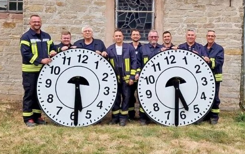 Neben der Feuerwehr Großleinungen und weiteren Helfern waren auch die Lackiererei Jüngling sowie WPM Werbe Projekt Medien GmbH an der Restaurierung beteiligt.