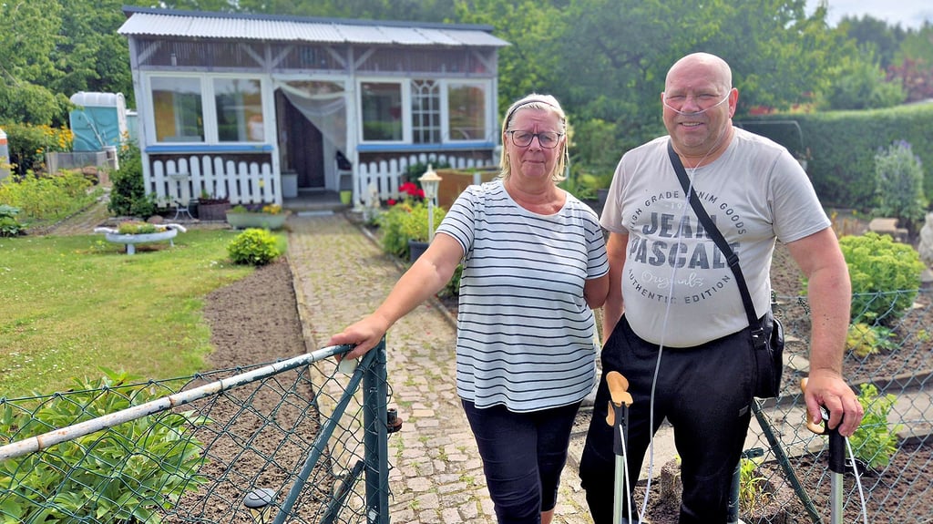 Carola Stöck und Olaf Schnelle sitzen seit fast zwei Jahrzehnten im Vorstand des Kleingartenvereins Pferdemärsche in Stendal und geben in diesem Jahr den Staffelstab weiter.
