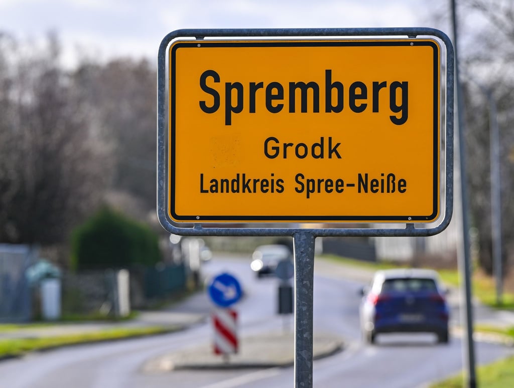 Die Bürgermeisterin der Lausitz-Stadt Spremberg in Brandenburg, Christine Herntier, warnt vor dem Einfluss von Rechtsextremisten in ihrer Stadt. (Symbolbild)