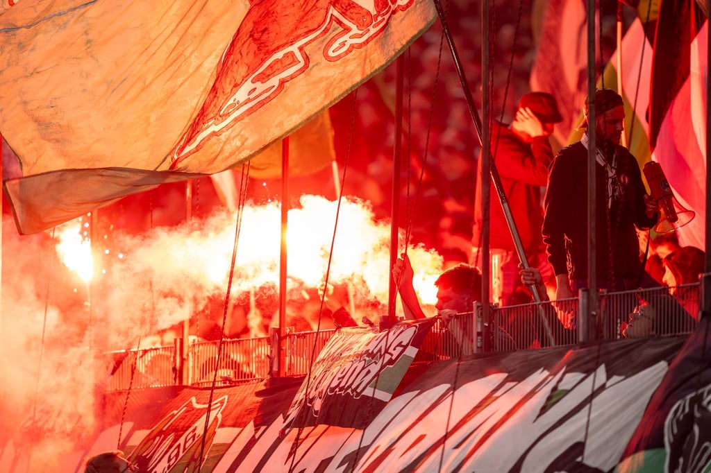 Für das Abbrennen von Pyrotechnik im Heimspiel gegen den SC Paderborn bittet der DFB Hannover 96 nun zur Kasse.