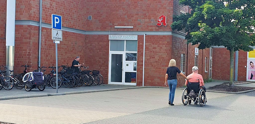Auf dem Behinderten-Parkplatz am Kaufland erhielt ein Salzwedeler trotz seiner Schwerbehinderung ein Knöllchen.