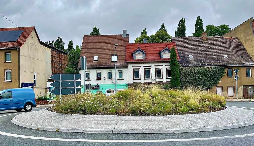 Hier gibt es Lob von Zeitzern für die Gestaltung: Kreisverkehr in der Wasservorstadt.