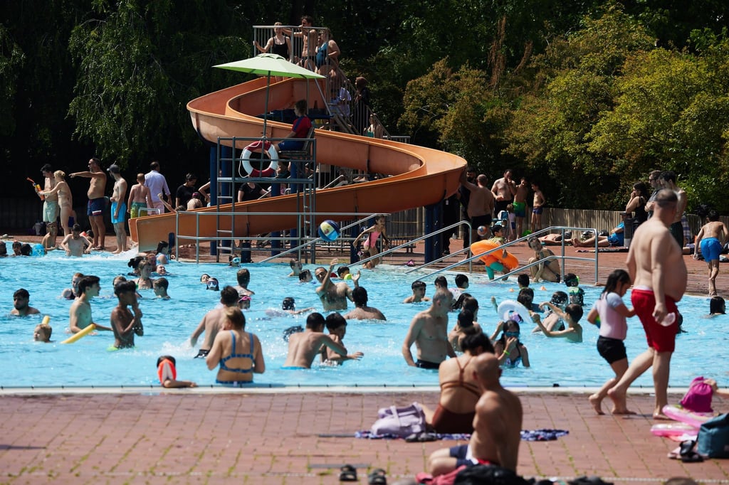 Mit dem Superferienpass kommen Kinder und Jugendliche in Berlin kostenlos ins Freibad. (Symbolbild)