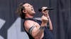 „Bush“-Frontmann Gavin Rossdale hofft, mit seiner Musik Menschen helfen zu können. (Archivbild)