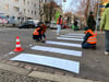 Hier wurde er von Grüne-Parteimitgliedern im Winter noch symbolisch ausgelegt. Nun wird es Realität: Die Ecke Arndtstraße/Hans-Löscher-Straße in Magdeburg erhält einen Zebrastreifen.