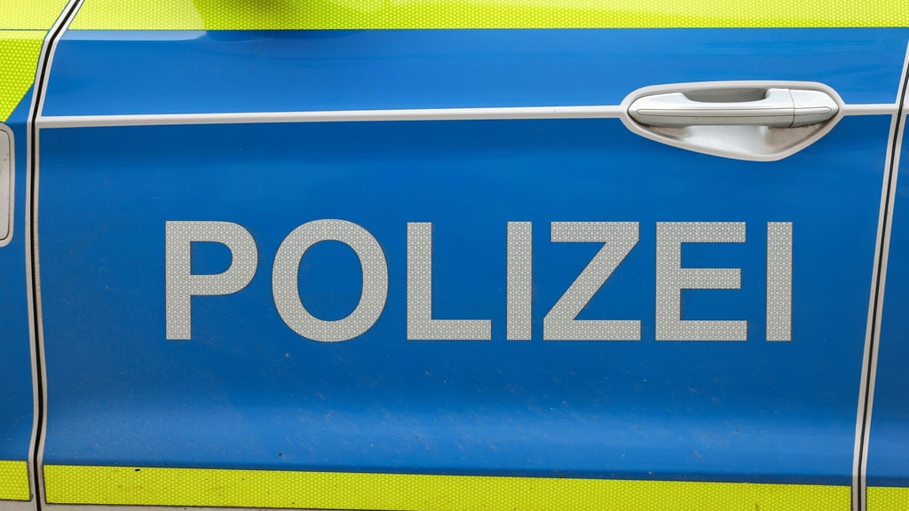 Im Osten von Merseburg entwendeten Diebe rund 100 Liter Diesel.