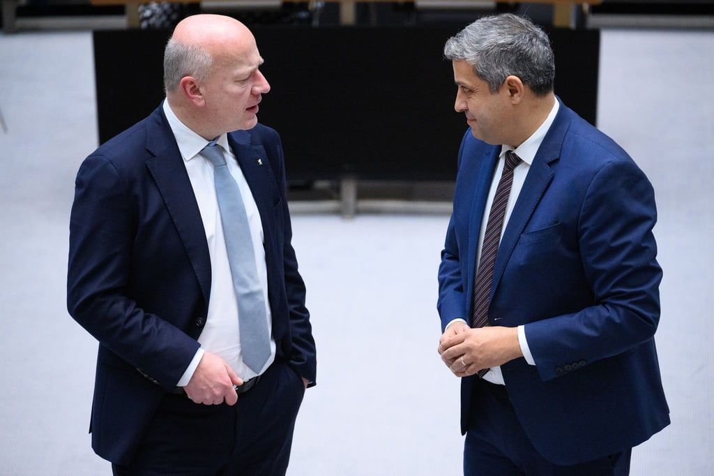 Berlins Regierender Bürgermeister Kai Wegner (CDU) und SPD-Frakionschef Raed Saleh haben beim Thema Vergesellschaftung Gesprächsbedarf. (Archivfoto)