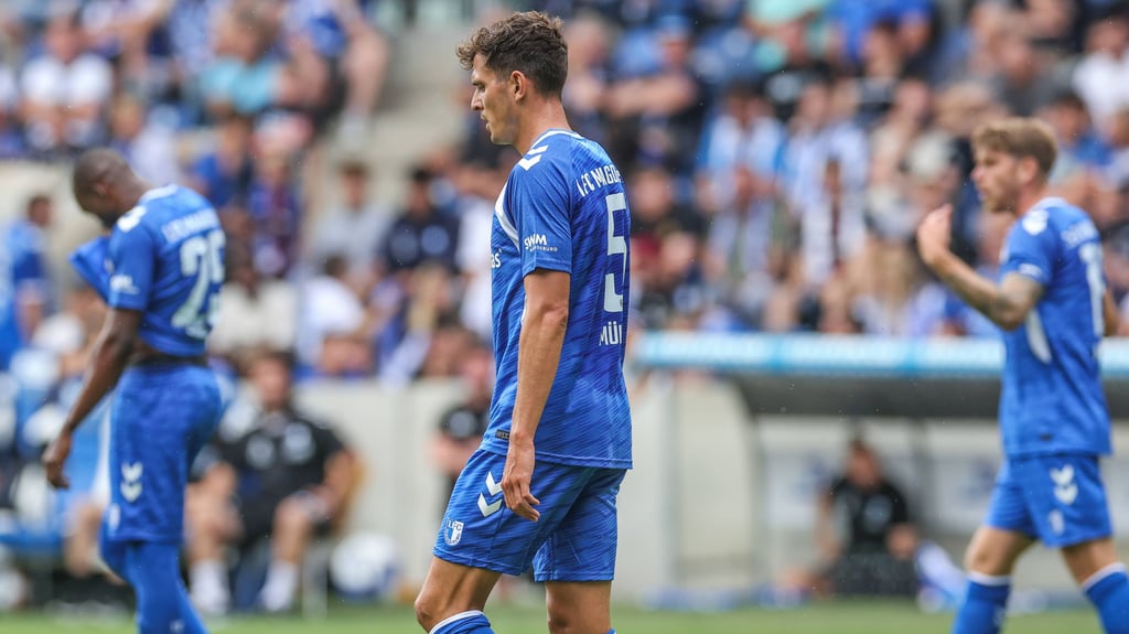 Die Spieler vom 1. FC Magdeburg enttäuscht nach der Pleite gegen Rot-Weiss Essen - welches Gesicht werden sie gegen den Chemnitzer FC zeigen?