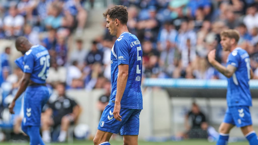 Die Spieler vom 1. FC Magdeburg enttäuscht nach der Pleite gegen Rot-Weiss Essen - welches Gesicht werden sie gegen den Chemnitzer FC zeigen?