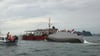 Mindestens 18 Menschen sind bei dem Bootsunglück in der Halong-Bucht gestorben. Rettungskräfte suchen nach weiteren Vermissten.