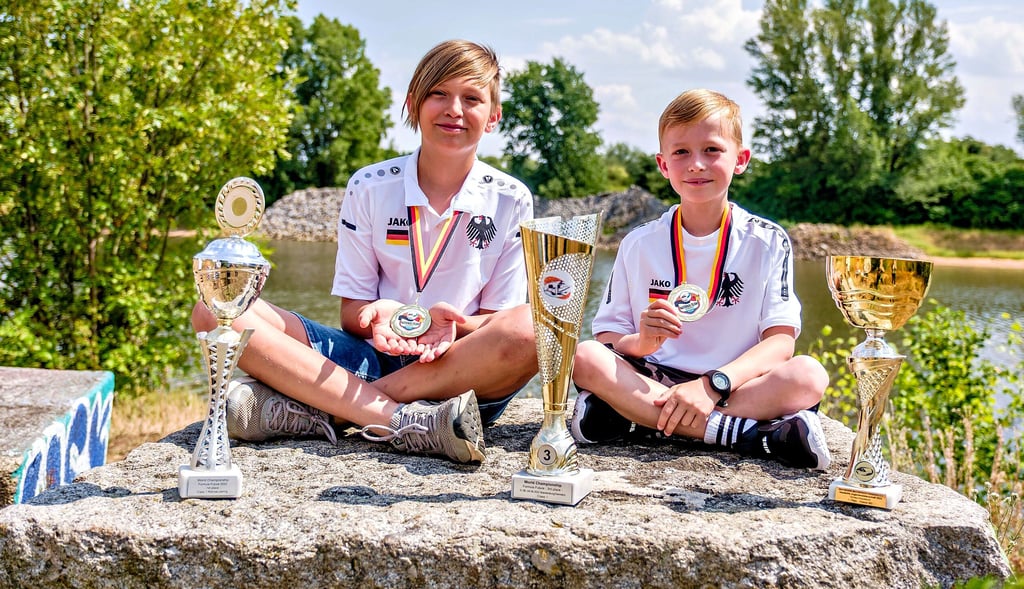 Valentin Fitz (l.) und Armin Wiedemann fahren mit dem Nationalteam des Schlauchboot-Motorboot-Slaloms zur WM nach Ungarn.