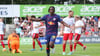 Yan Diomande feiert sein erstes Tor für RB Leipzig.