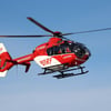 Einsatz für Rettungskräfte und Polizei nach dem Sturz eines Bikers in der Altmark. Der Mann wurde mit einem Hubschrauber ins Krankenhaus gebracht. (Archivbild)