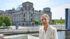 Die Stimme von AfD-Chefin Alice Weidel ging im Interview wegen der Lautstärke eines Protests fast unter.